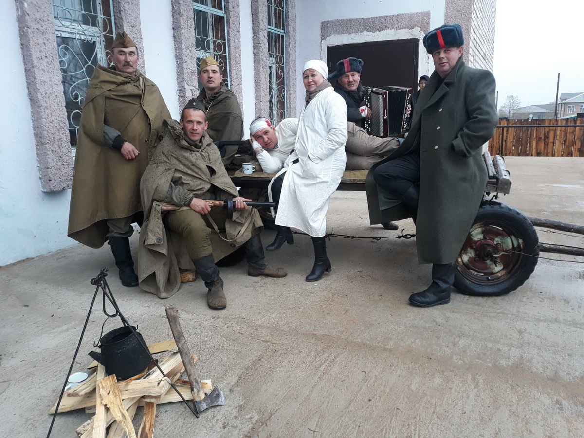 Инсталляция Даурского заповедника на тему Великой Отечественной войны - картина «Партизаны» 